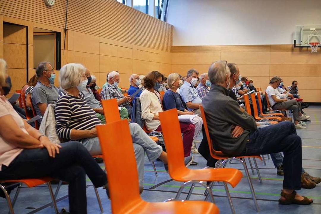 Etliche Zuschauer interessierten sich fr den Vorschlag der Initiative.  | Foto: Jannik Jrgens