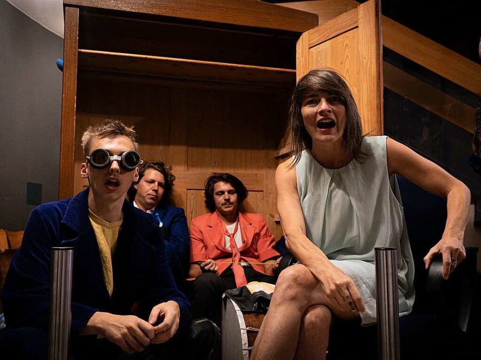 Fionn Stacey, Julian Knoth, Philipp Kn... Schell spielen in der Trash Oper mit.  | Foto: Severine Kpoti