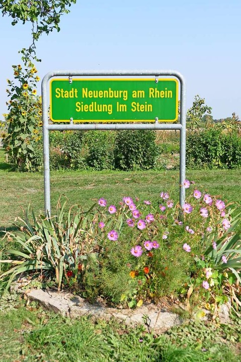 Liebevoll gestalteter Ortseingang zur Siedlung im Stein.  | Foto: Susanne Ehmann