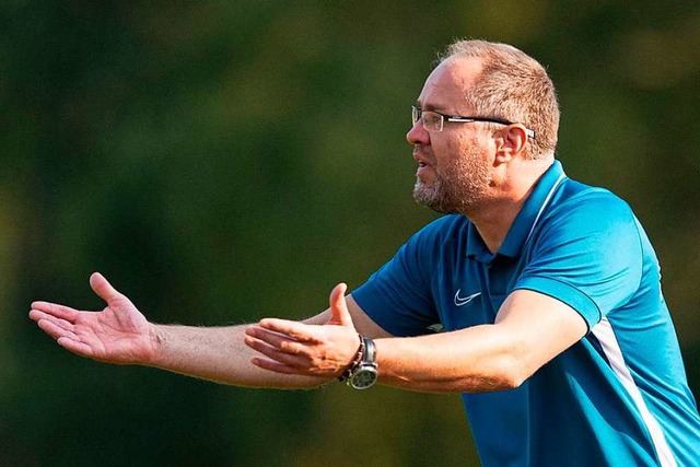 Der Neustdter Trainer Zeljko Cosic fo...in Team nur durch Standards getroffen.  | Foto: Wolfgang Scheu