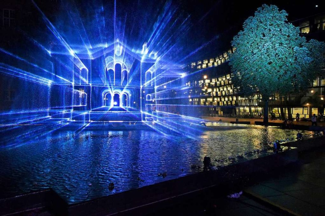 Die Umrisse der Synagoge mit Lasern nachgezeichnet  | Foto: Michael Bamberger
