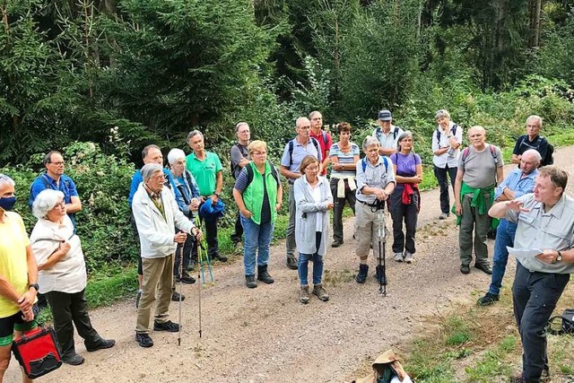 Die Teilnehmer der Waldexkursion der BZ  | Foto: Michael Drfler