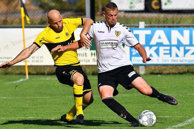 Kapitn an allen Fronten: Torjger Jer...der Rheinfelder Innenverteidigung auf.  | Foto: Neithard Schleier