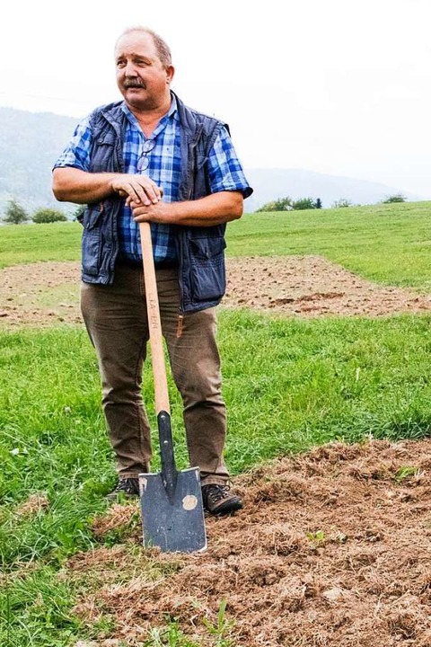 Martin Grsslin vom Landratsamt berich... Juni-Kfers im Landkreis Emmendingen.  | Foto: Gabriele Zahn