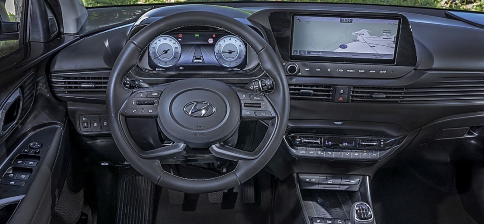 Auch im digitalen Cockpit gibt es noch Schaltknöpfe.  | Foto: Hyundai