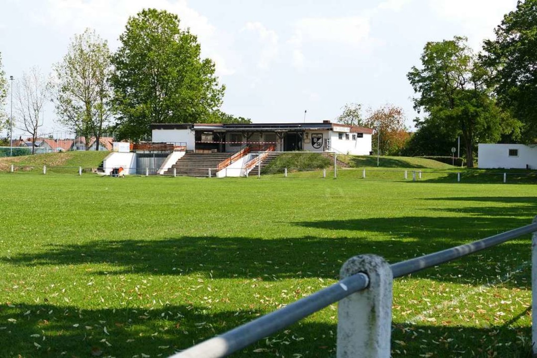 Wird komplett saniert: Sportplatz und ...eim des neuen  SV Hartheim-Bremgarten.  | Foto: Frank Schoch