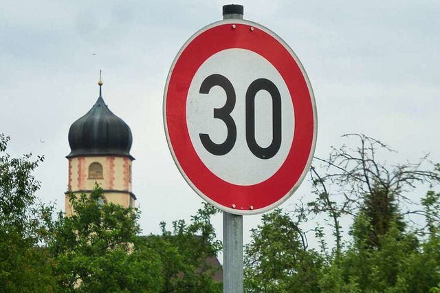 Tempo 30 ist knftig (fast) die Regel in Ehrenkirchen.  | Foto: Andrea Gallien