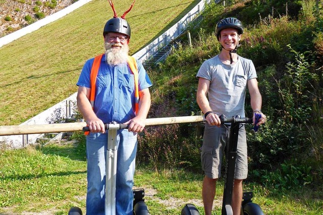 Die Segway-Tour-Guides Ralph Grnsteid...dolin Einwald vor der Hochfirstschanze  | Foto: Peter Stellmach