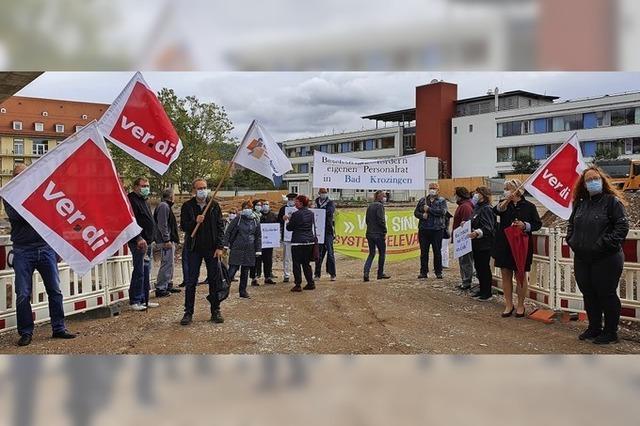 Mitarbeiter demonstrieren für eigenen UHZ-Personalrat
