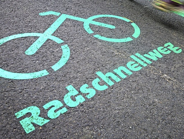 Bis 2028 soll der neue Radschnellweg fertig sein.  | Foto: Christoph Schmidt (dpa)