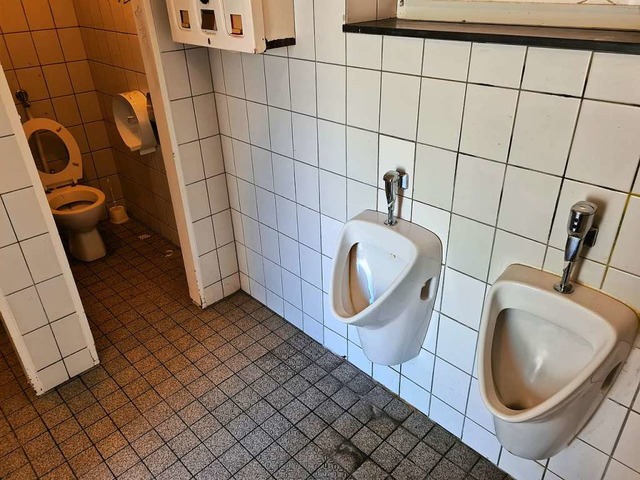 Die Toilettenanlage am Bahnhof in Bad ...gilt als dringend sanierungsbedrftig.  | Foto: Stefan Ammann