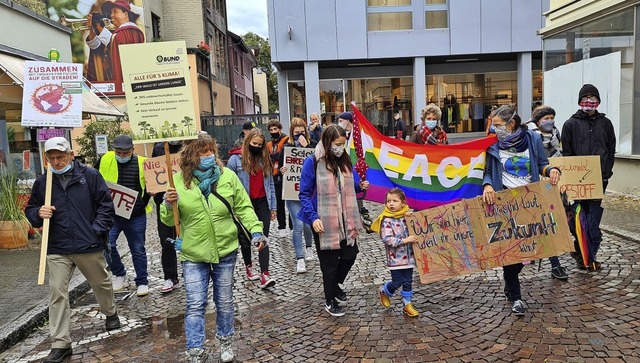 Fridays for Future: Rund 70 Erwachsene...inger Innenstand fr den Klimaschutz.   | Foto: Stefan Ammann