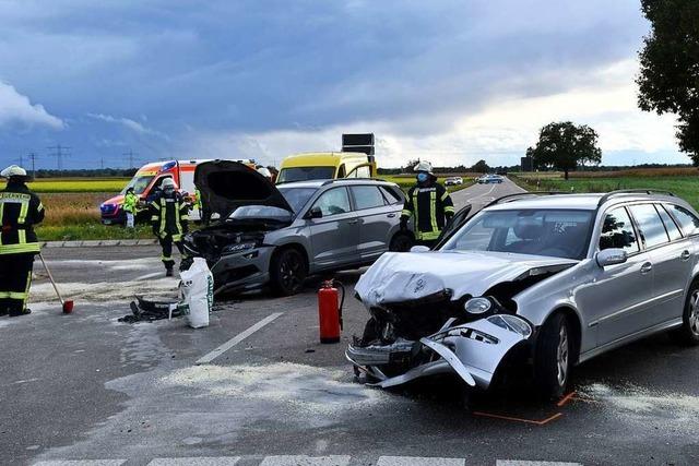 Zwei Autos prallen auf der L75 bei Krzell ungebremst frontal zusammen