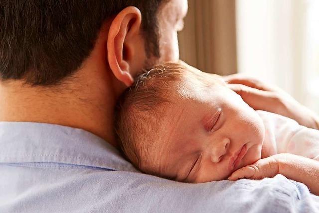 Schweizer stimmen am Sonntag über zweiwöchige Elternzeit für Väter ab