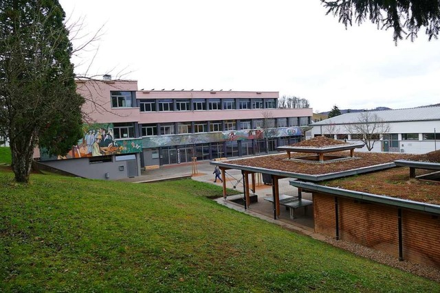 Auf dem Dach der Halle (Mitte rechts) wird bald Solarstrom produziert.  | Foto: Victoria Langelott