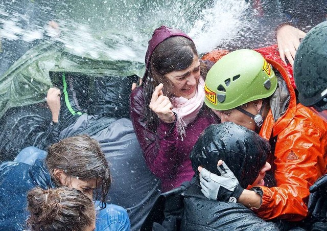 Am sogenannten &#8222;schwarzen Donner...im Schlossgarten gegen S21-Gegner vor.  | Foto: Uwe Anspach