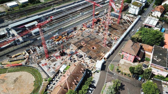 Dieses Luftbild zeigt den Fortschritt der Bauarbeiten Mitte Juni.  | Foto: Michael Saurer