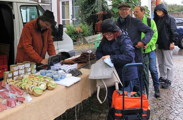 Ein paar kurze Schlangen bildeten sich dennoch.  | Foto: Georg Vo