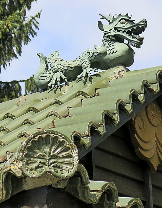 Ein Drache bewacht das  Teehaus.  | Foto: Erhard Morath