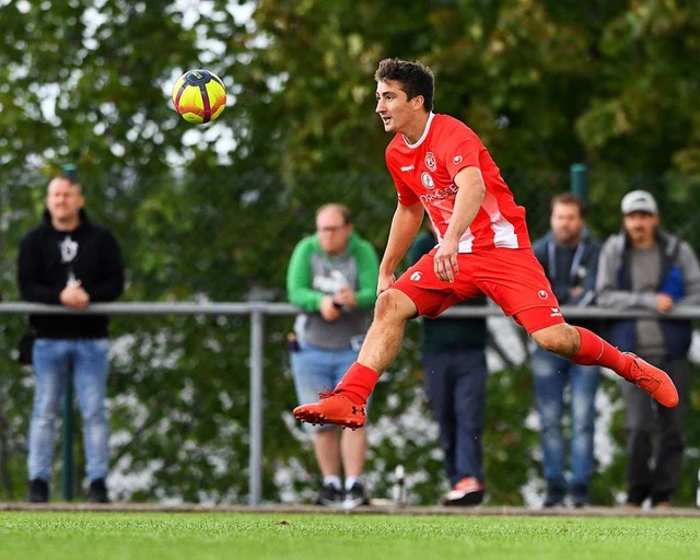 Der Ball ist sein Freund: Kim Hirschbo...zielte den Lffinger Anschlusstreffer.  | Foto: Wolfgang Scheu