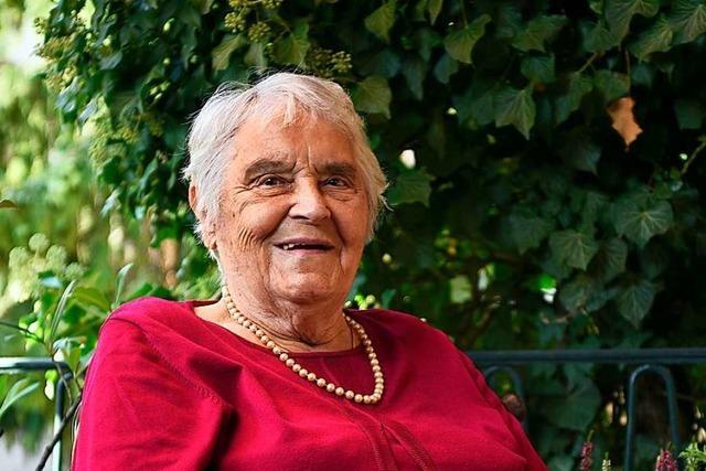 Frieda Hirschbihl wird 100 in der Freiburger Wohnung, in der sie seit 70 Jahren lebt