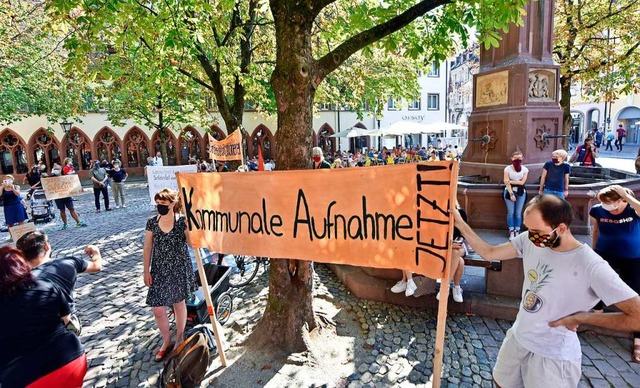Vor zwei Wochen forderten Demonstrante...r Gemeinderat Ngel mit Kpfen machen.  | Foto: Michael Bamberger