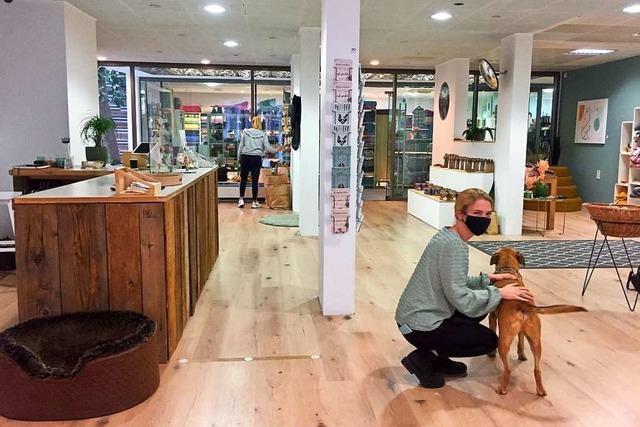 Neuerffnung: In der Konviktstrae verkauft eine junge Freiburgerin Hundeaccessoires