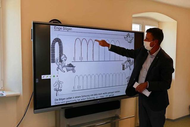 Pilot-Projekt: Erste Bad Krozinger Grundschule erhlt Smartboard