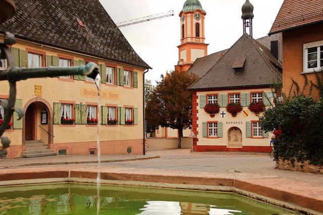 Zum Ortskern gehren das  Gasthaus Son...us. Bislang ist es nicht barrierefrei.  | Foto: Mario Schneberg