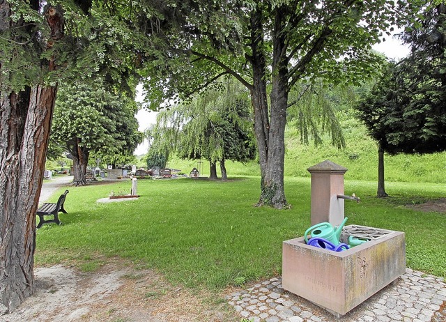Auf dem Friedhof in Oberrotweil soll e...el in den Haushalt 2021 einzustellen.   | Foto: Herbert Trogus