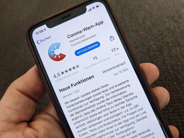 Die Corona-Warn-App sei fr das Gesund...e, sagt die Leiterin des Fachbereichs.  | Foto: Christoph Dernbach (dpa)