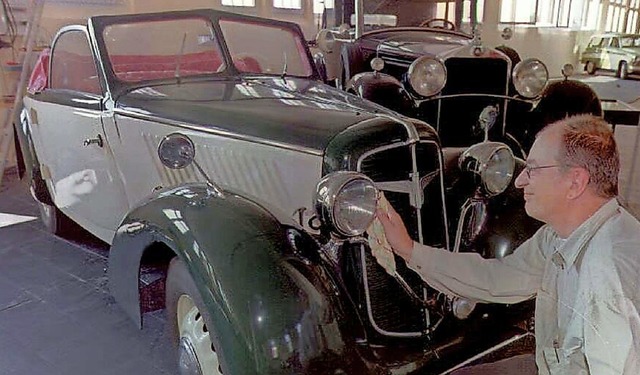 Heutzutage nur noch im Museum zu sehen: ein Automobil der Marke Adler   | Foto: Ferdinand Ostrop (dpa)