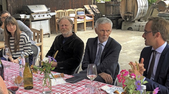 Brgermeister Benjamin  Bohn (rechts),...) die Probleme  der  Kirchengemeinden.  | Foto: privat