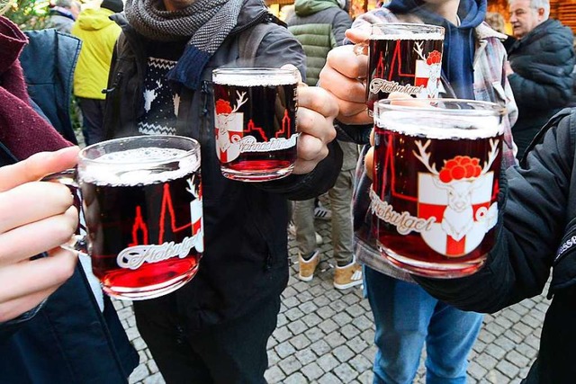 Glhwein gibt es beim Freiburger Weihn...markt in diesem Jahr nur ohne Alkohol.  | Foto: Ingo Schneider