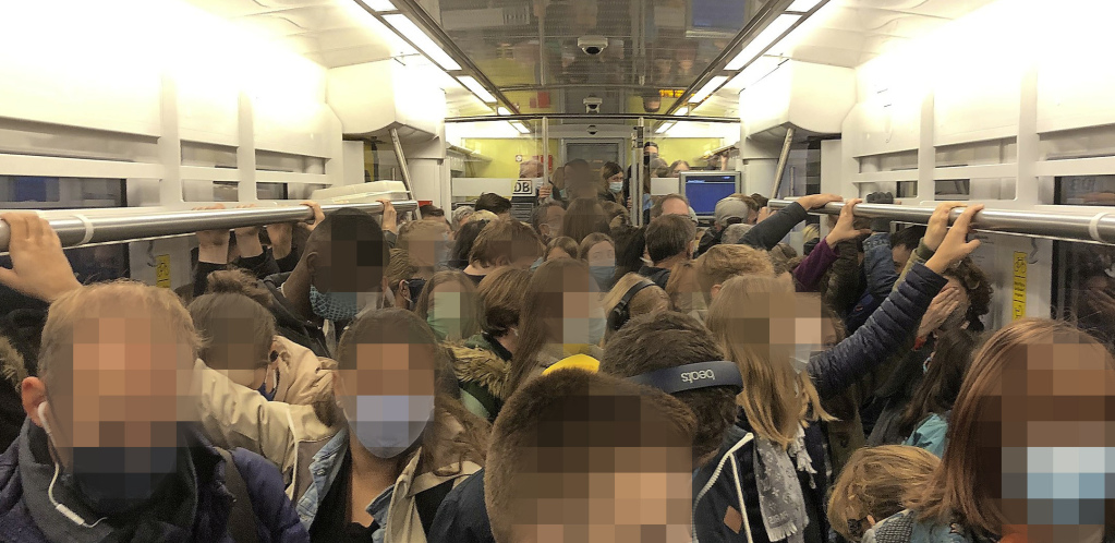 Cluttered trains during a pandemic are absurd – comments