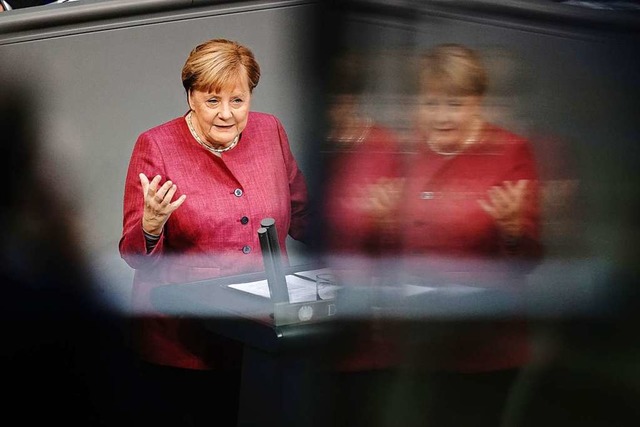 Erklrte ihre Politik im Bundestag: Kanzlerin Angela Merkel (CDU)   | Foto: Kay Nietfeld (dpa)