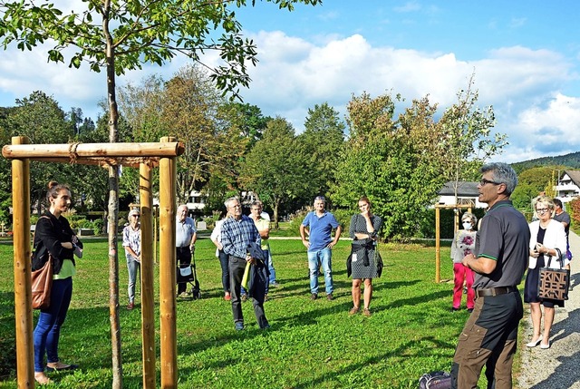 Auf dem Stegener Friedhof sind dank gr...r dem Arbeitskreis Klimaschutz zeigte.  | Foto: Gerhard Lck