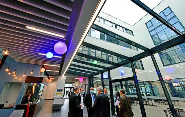 Das Fraunhofer Institut fr Physikalis...stechnik hat seinen Neubau eingeweiht.  | Foto: Michael Bamberger