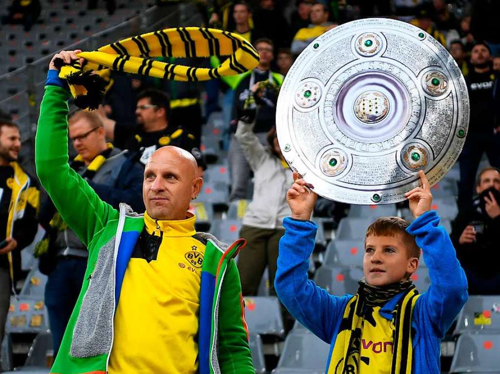 11.500 Zuschauer verbreiteten so etwas wie Fuball-Atmosphre im Signal-Iduna-Park.