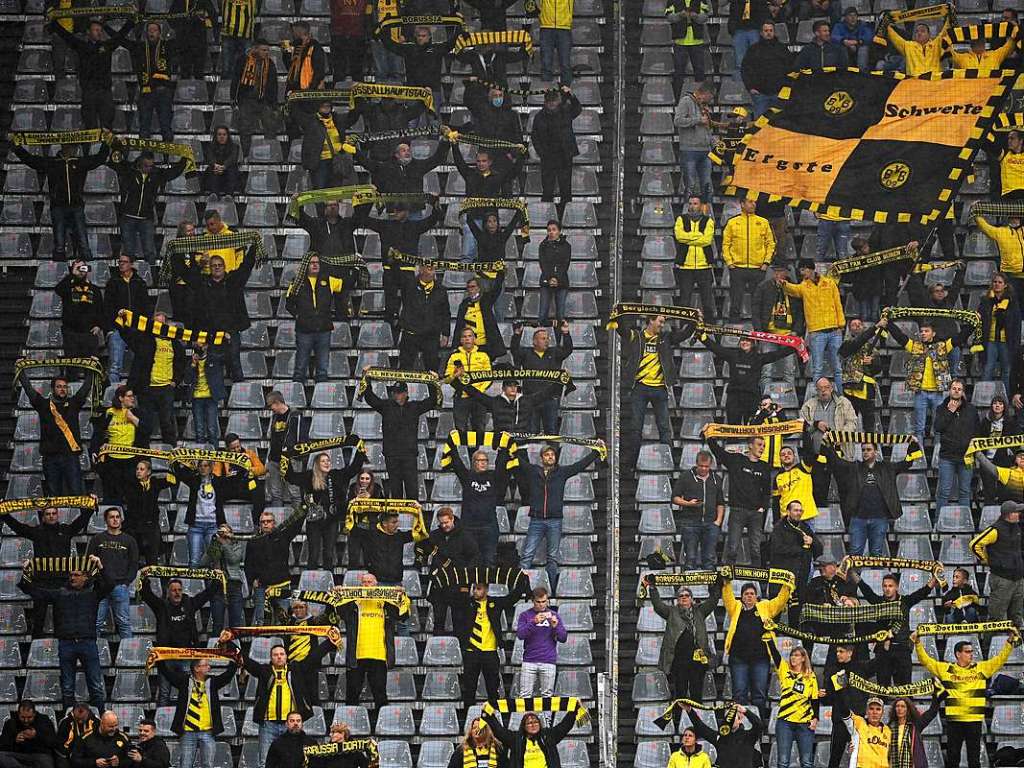 11.500 Zuschauer verbreiteten so etwas wie Fuball-Atmosphre im Signal-Iduna-Park.