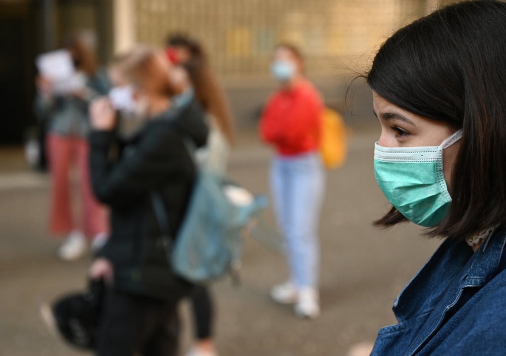 Infizierte knnen auch ohne Symptome ansteckend sein.  | Foto: Arne Dedert (dpa)