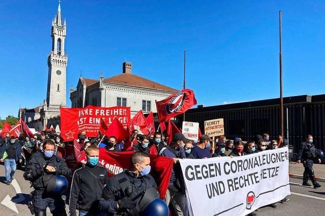 Corona-Demos in Konstanz: Mit Bananen gegen das Virus
