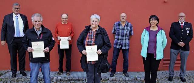 Brgermeister Matthias Guderjan (von l...er DRK-Vorsitzende Diethelm Scholle.    | Foto: Werner Schnabl