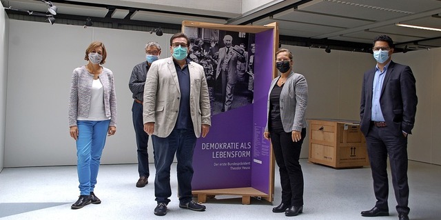 Finissage der Demokratie-Ausstellung i... Stcker und Dario Rago  (von links).   | Foto: Petra Wunderle