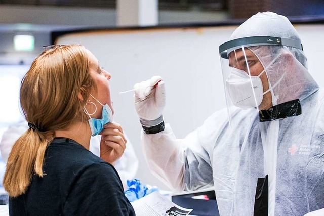 Die Testkapazitten knnen in Stufe 3 hochgefahren werden.  | Foto: Daniel Bockwoldt (dpa)