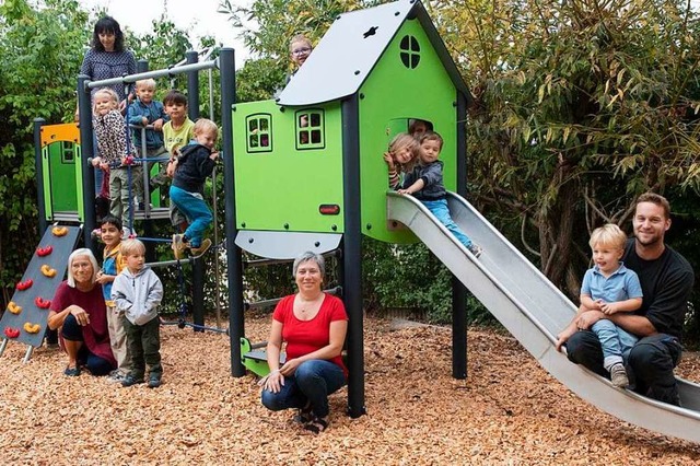 Ein neues Klettergerst konnten die Ki...n Kindergartens in Feldberg einweihen.  | Foto: Volker Mnch