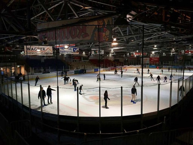 Seit dieser Woche ist es wieder mglich: Eislaufen in der Echte-Helden-Arena  | Foto: EHC Freiburg