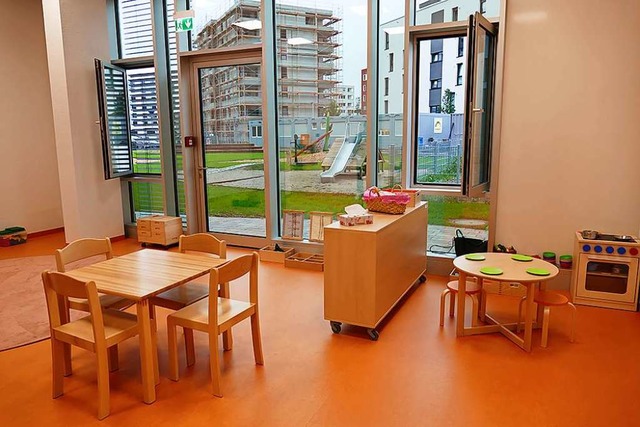 Der Kindergarten hat bodentiefe Fenste...nde mit freier Sicht auf Baustellen.   | Foto: Simone Richter