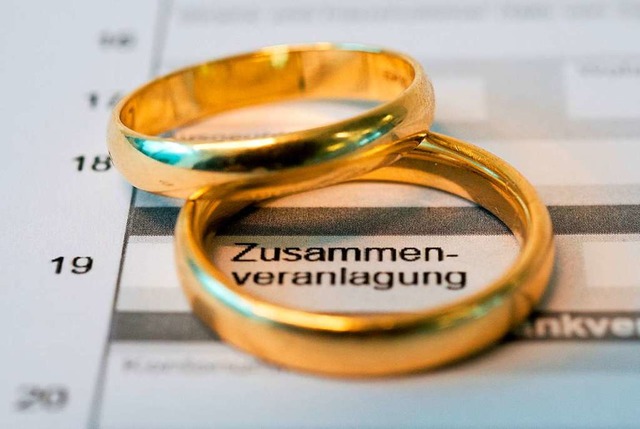 Verheiratete und verpartnerte Paare k...ne gemeinsame Steuererklrung abgeben.  | Foto: Andrea Warnecke