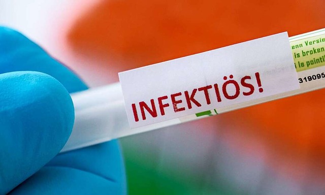 Die Zahl der Infektionen in der Ortenau ist weiter gestiegen.  | Foto: Hendrik Schmidt (dpa)